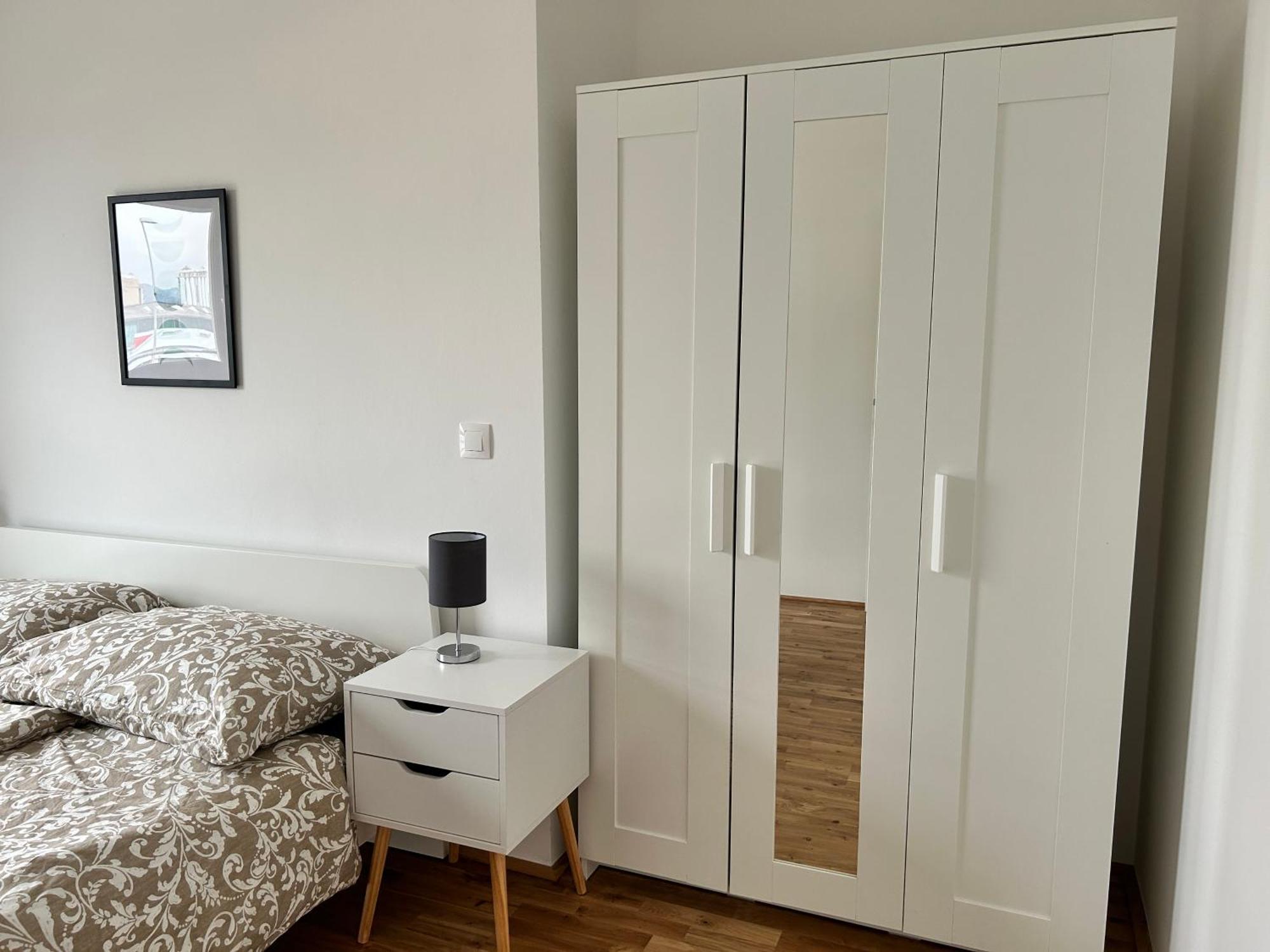 Modern Apartment With Balcony & Free Parking - Nearby Metro Wina Bagian luar foto