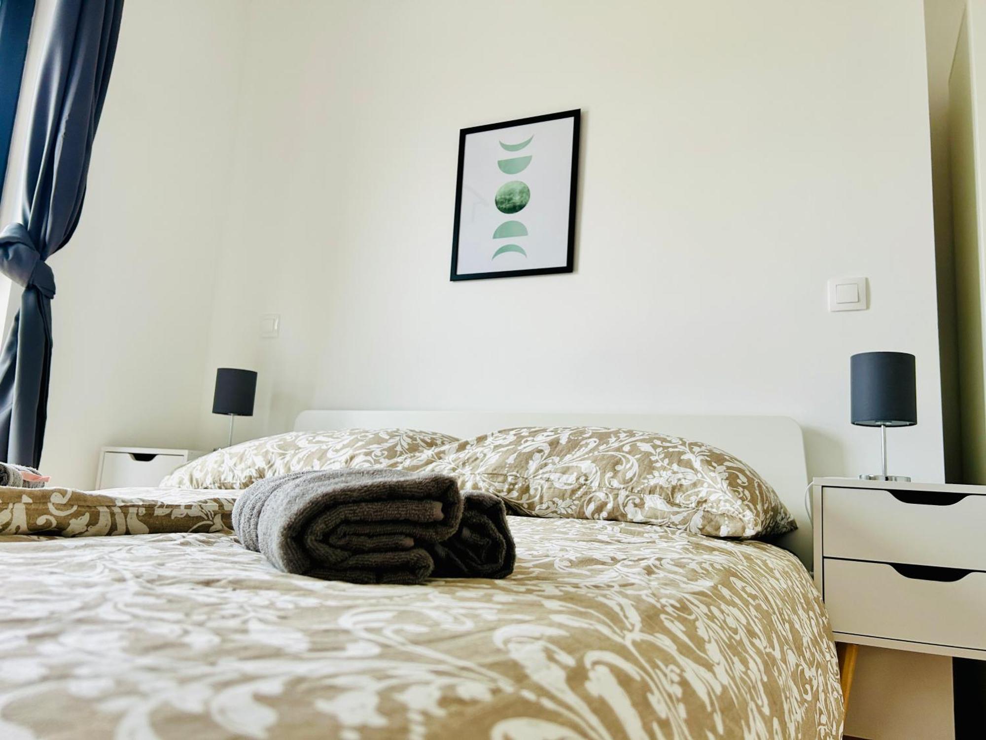 Modern Apartment With Balcony & Free Parking - Nearby Metro Wina Bagian luar foto
