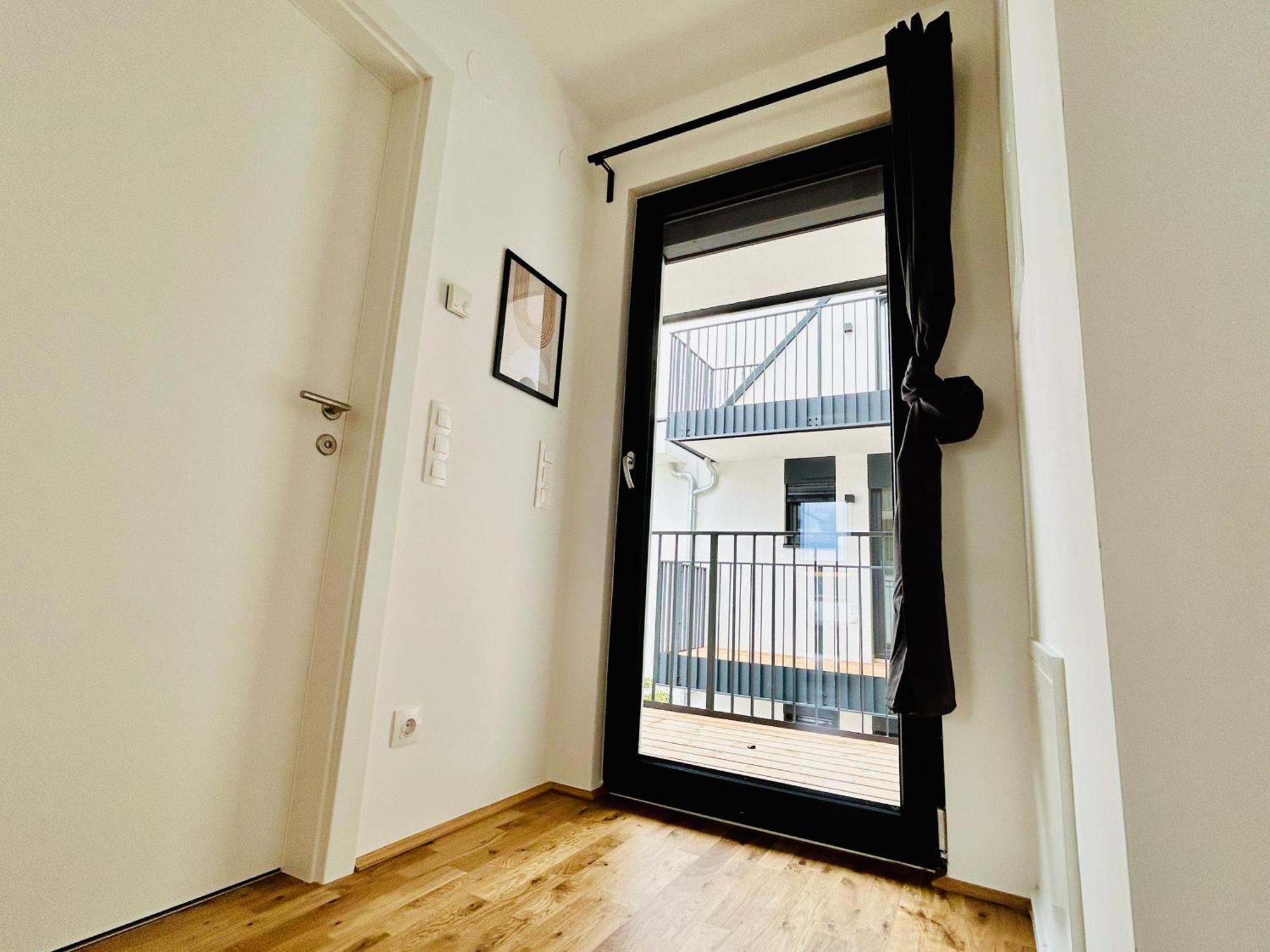 Modern Apartment With Balcony & Free Parking - Nearby Metro Wina Bagian luar foto