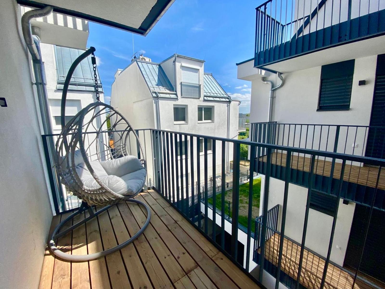 Modern Apartment With Balcony & Free Parking - Nearby Metro Wina Bagian luar foto