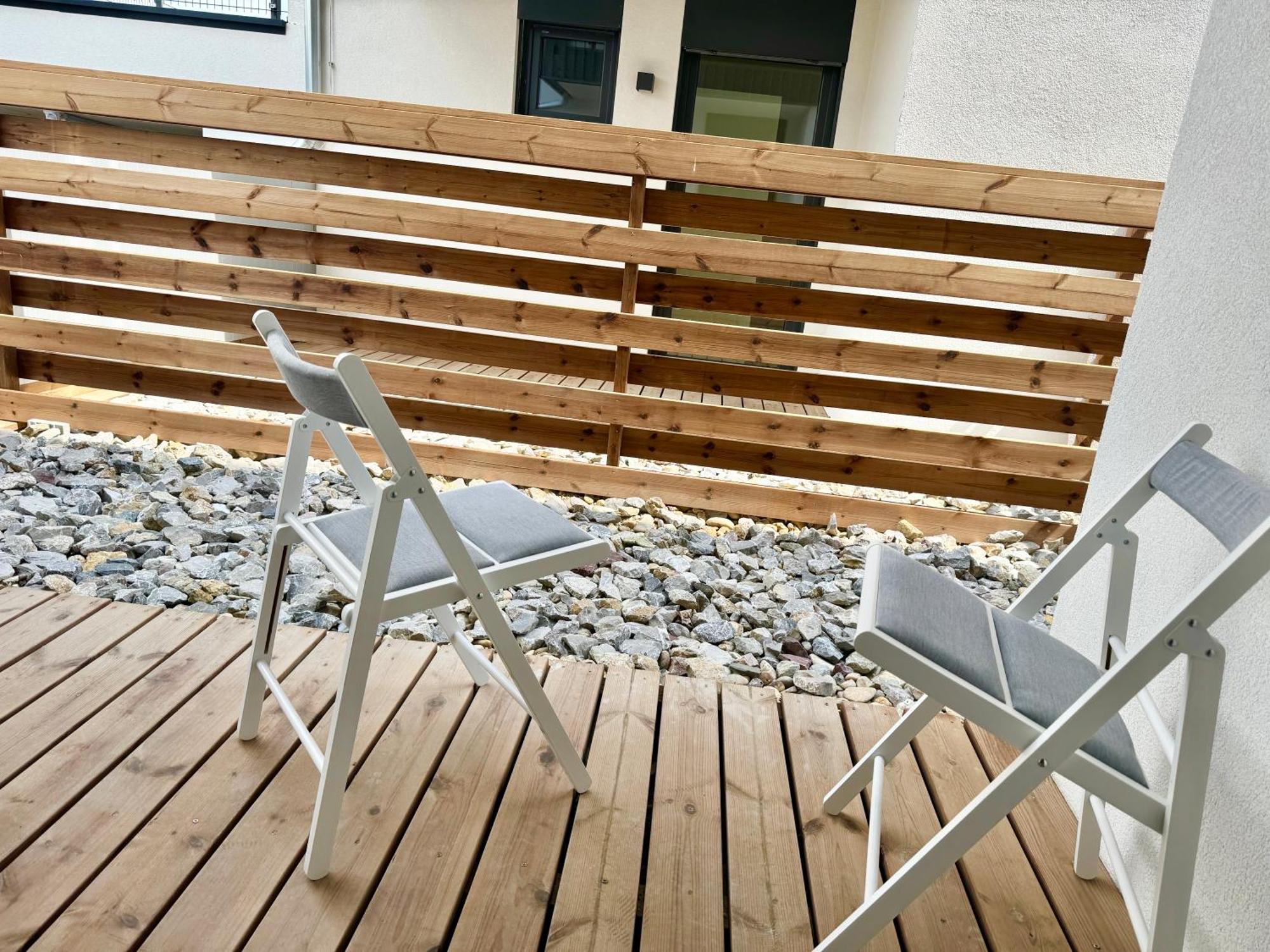 Modern Apartment With Balcony & Free Parking - Nearby Metro Wina Bagian luar foto
