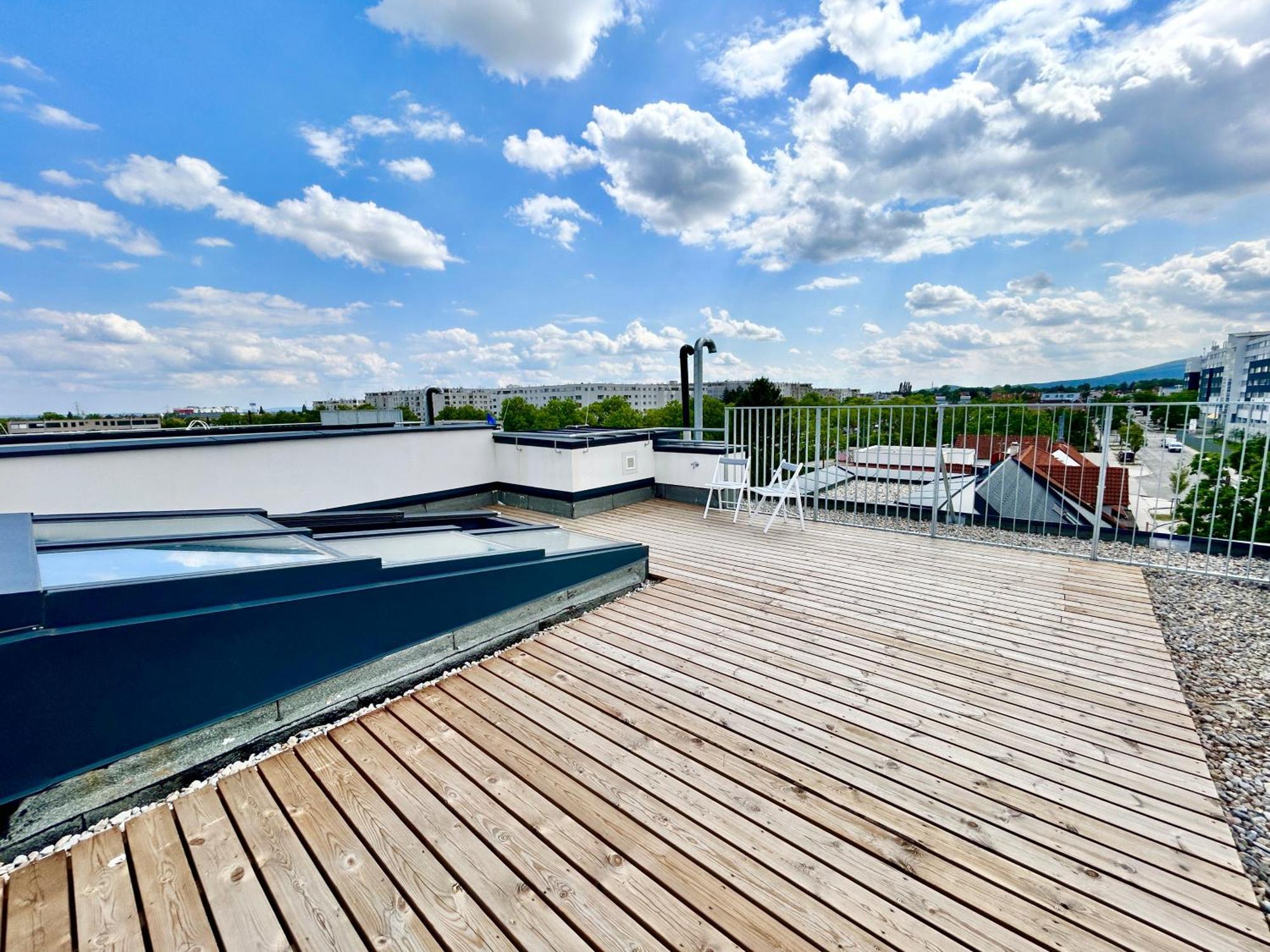 Modern Apartment With Balcony & Free Parking - Nearby Metro Wina Bagian luar foto